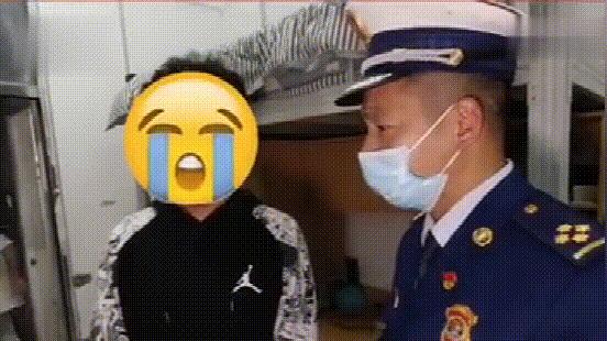 DƬ